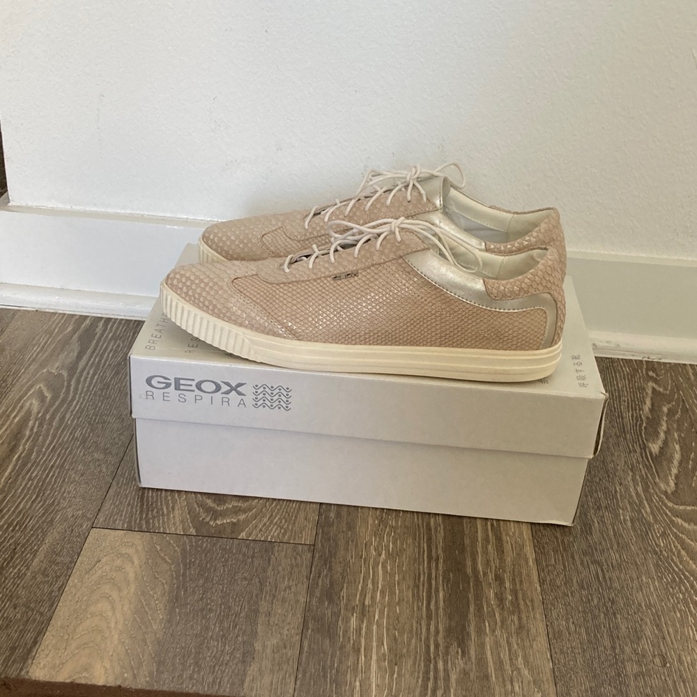 Geox Women's Beige and Silver Sneakers